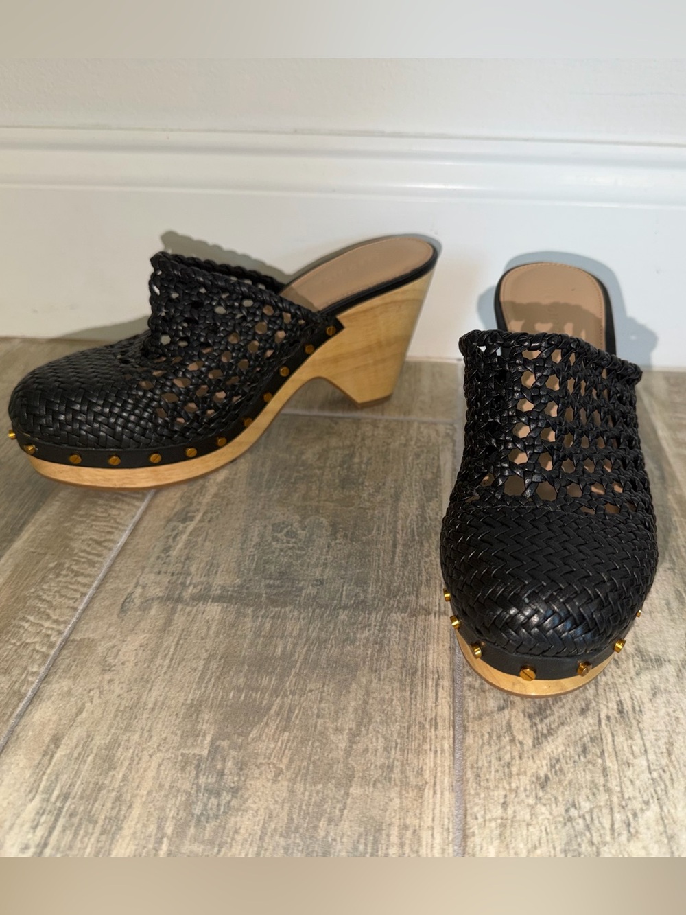 Veronica Beard ‘Hardie’ woven leather clog mules. Black. 6.5.